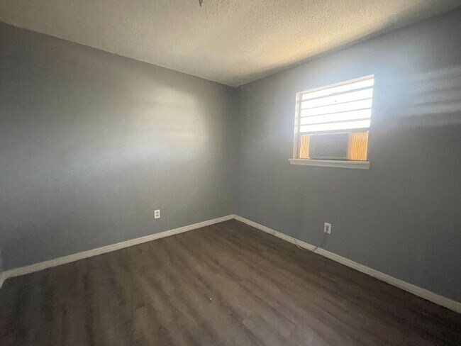 Building Photo - This perfect slice of peace!