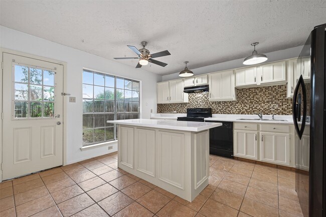 Building Photo - 13908 Cravenridge Dr