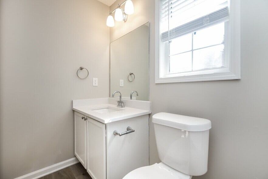 Building Photo - 2740 Owens Dr