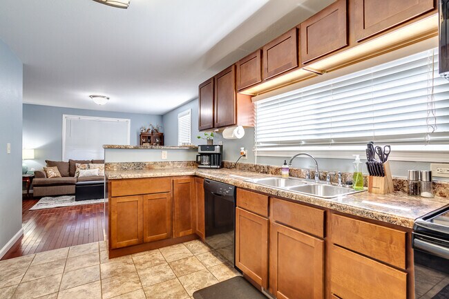 Building Photo - 507 Cambridge St