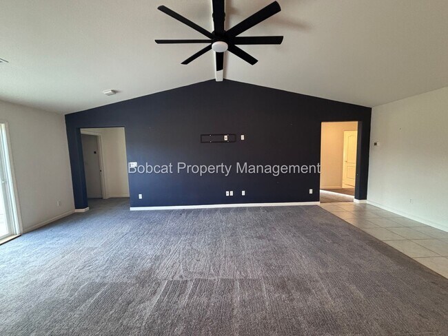 Building Photo - Large Home in Dayton with Mother In Law Quarters