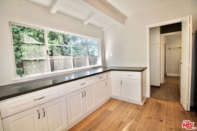 Building Photo - 5415 Coldwater Canyon Ave