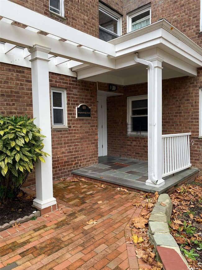 Primary Photo - 60 Knightsbridge Rd