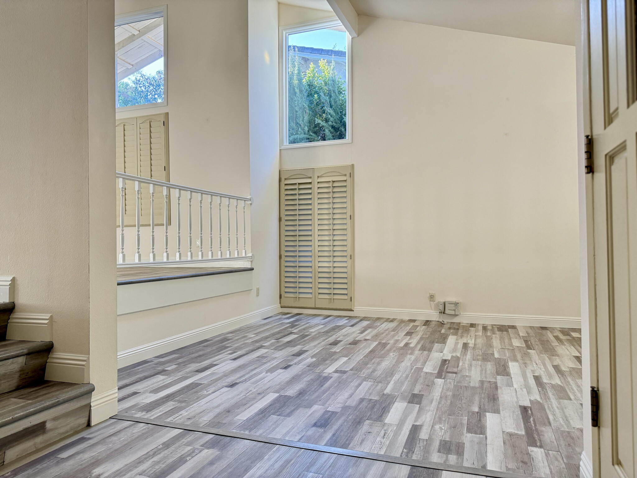 Front living room - 1658 Cromwell Pl