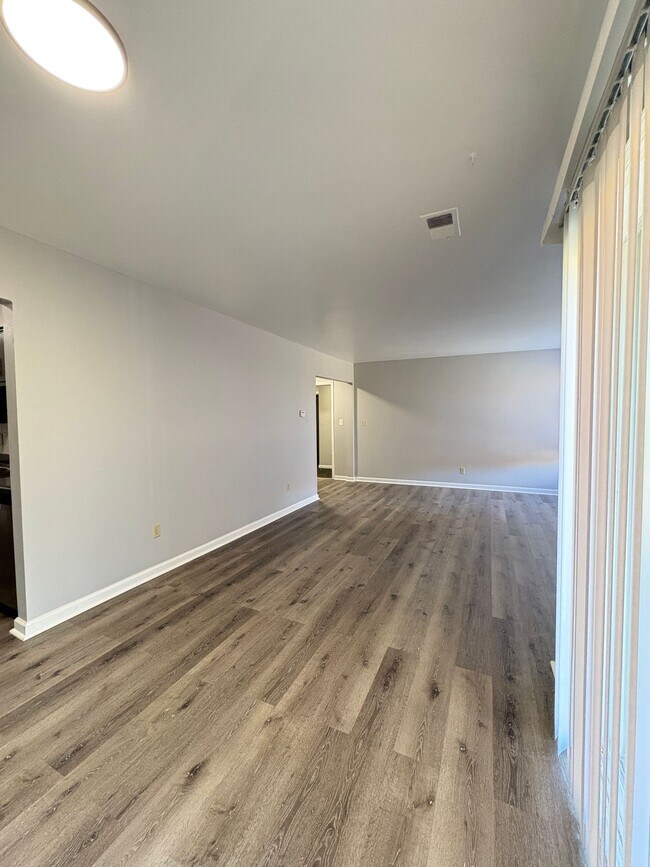 Building Photo - Bellagio West Living I