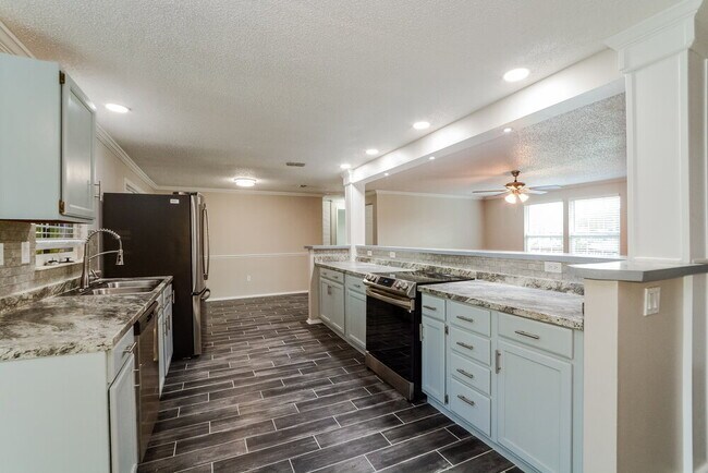 Building Photo - 5576 Garden Grove Cir