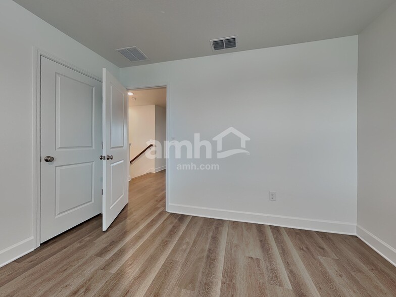 Building Photo - 37956 Dusty Saddle Ln