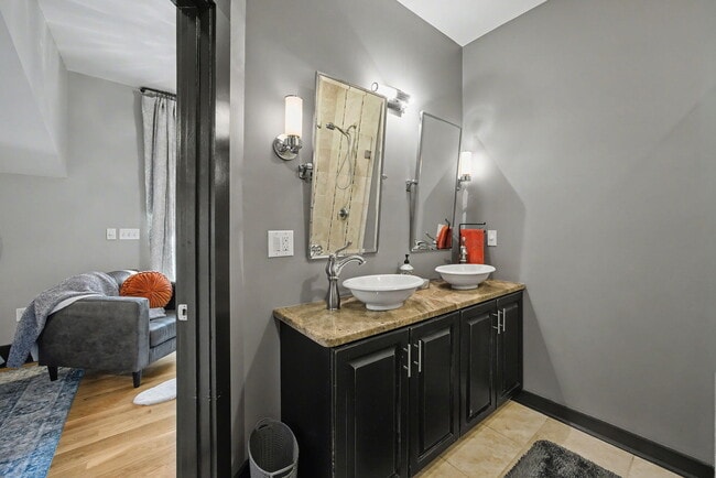 Building Photo - 261 S Limestone