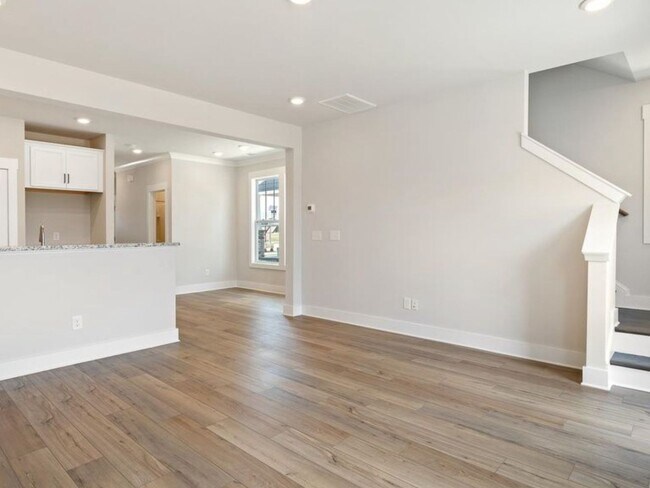 Building Photo - 4 Bedroom Townhome in Spartanburg