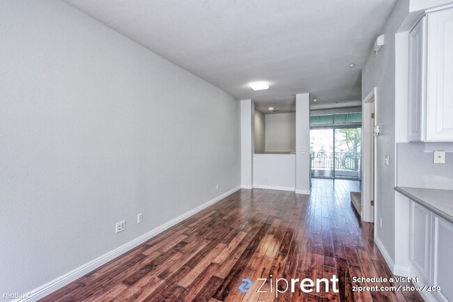 Building Photo - 3 br, 2.5 bath Townhome - 128 Holly Court,...