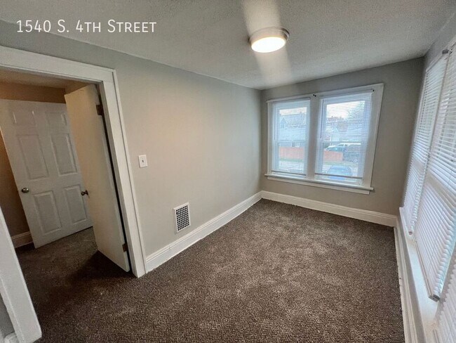 Building Photo - 1540 S 4th St