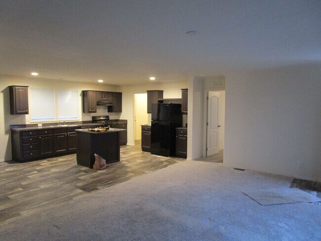 Building Photo - *PRICE IMPROVEMENT* Newer Spacious Home in Ochoco West Subdivision - Available Now!