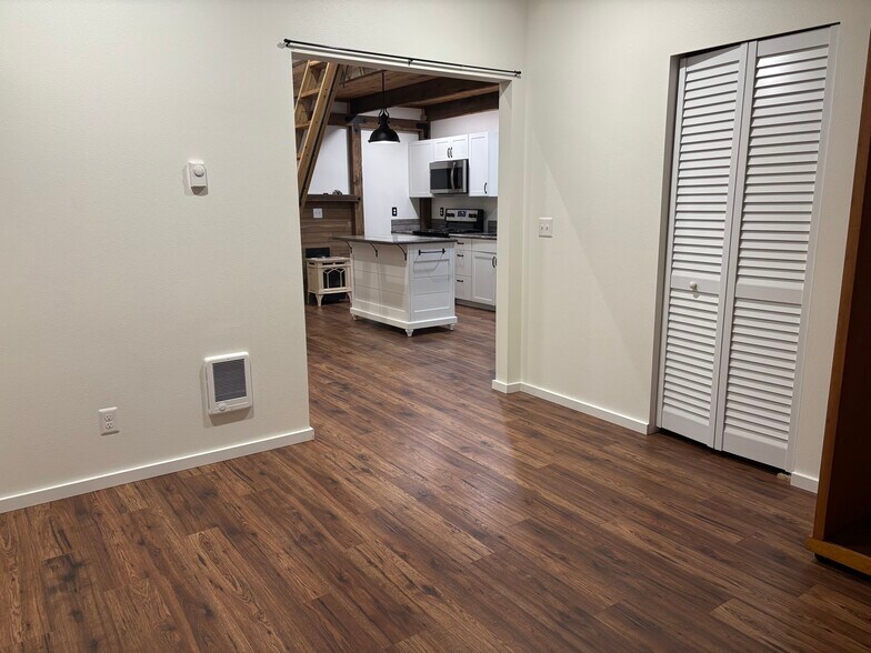 Building Photo - 11573 Ridge Rim Trl SE