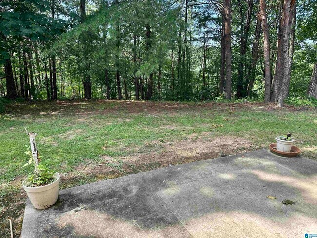 Building Photo - 560 Summit Cir