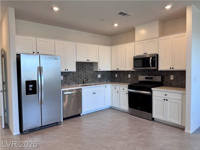 Building Photo - Brand-New Juniper Hills Townhome with 4 Bedrooms, Loft & Dual Balconies