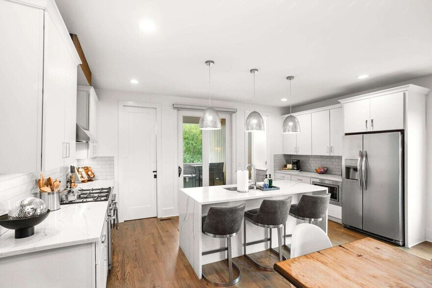 Building Photo - 1716 8th Ave S