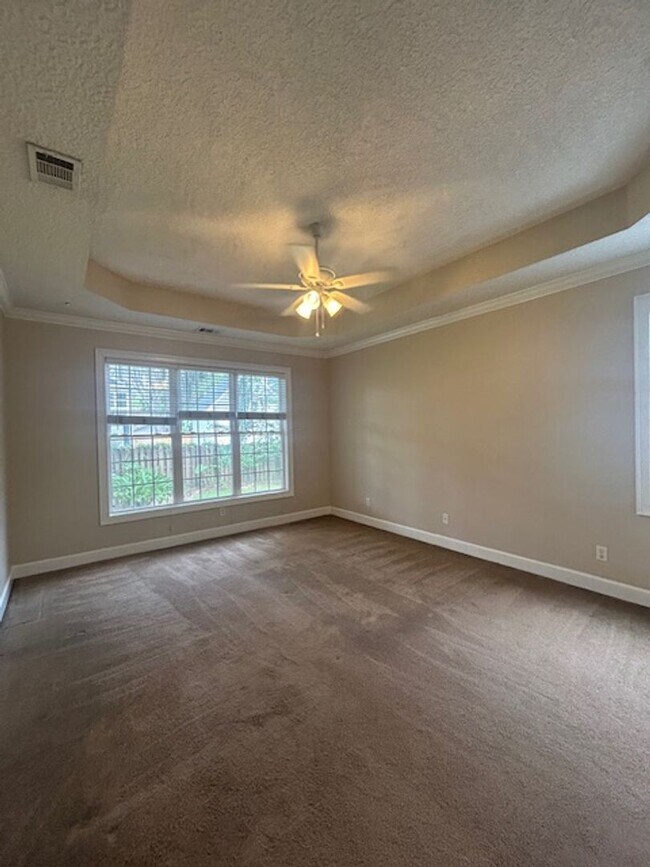 Building Photo - Spacious Single Family Home with Great Backyard!