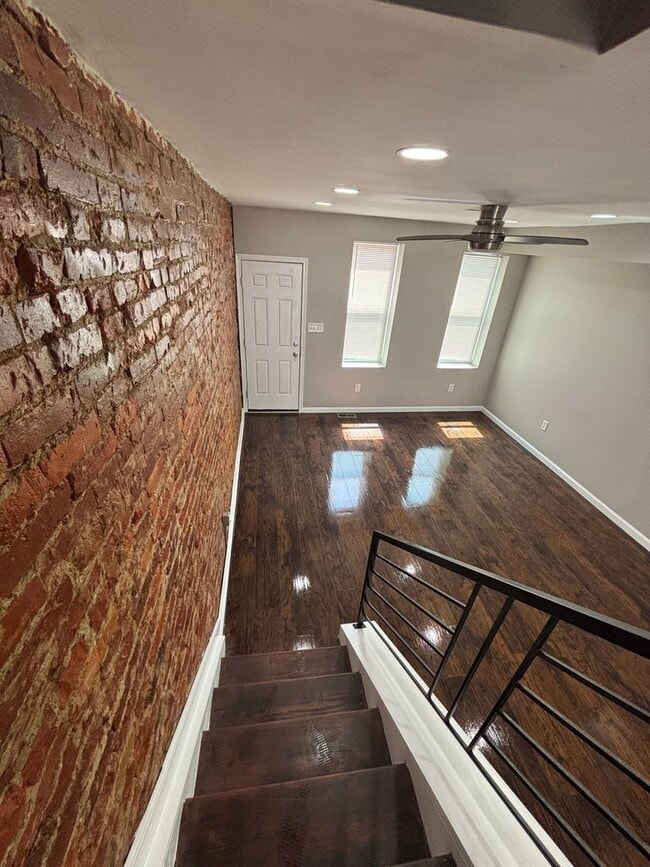 Building Photo - Beautiful 2 Bath 2 Bedroom in Port Richmon...