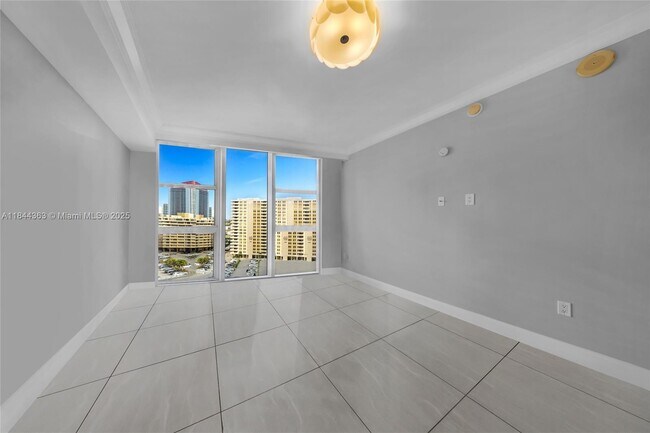 Building Photo - 1850 S Ocean Dr