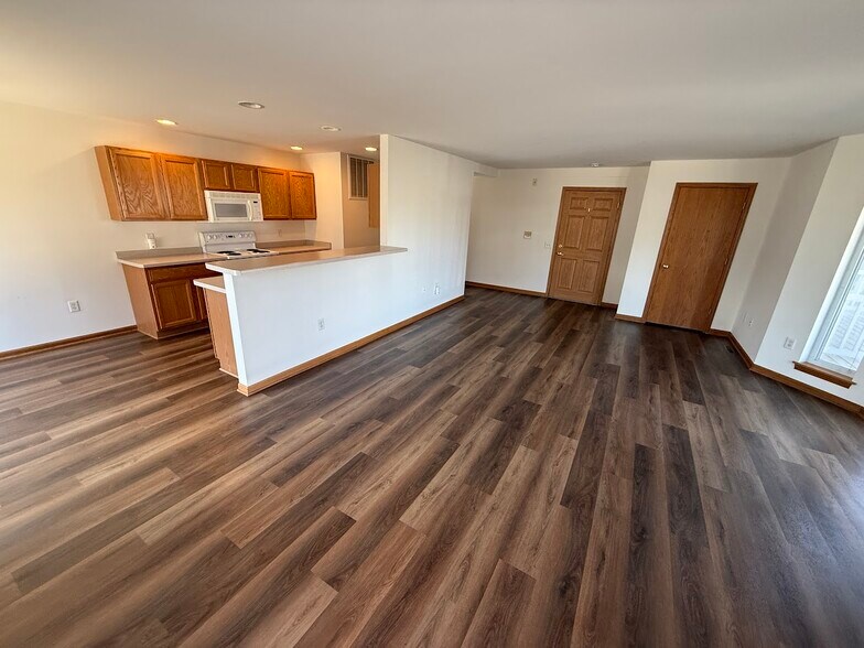 Building Photo - 8217 Mansion Hill Ave