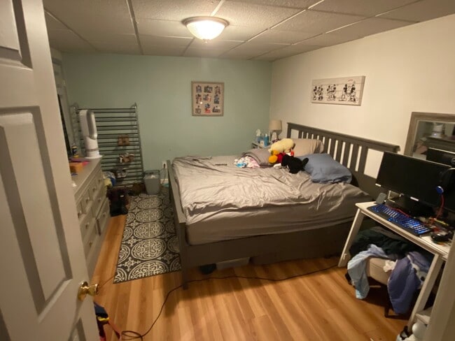 Masterbedroom - 8012 Harpers Ln