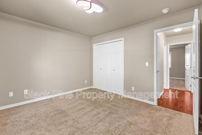 Building Photo - 4017 E Winterberry Dr