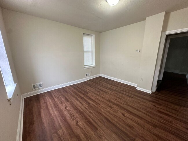 Building Photo - NEWLY UPDATED 4 BED 1 BATH HOME FOR RENT.