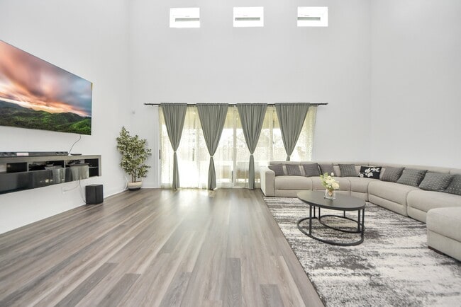 Building Photo - 10018 Knollwood Ln