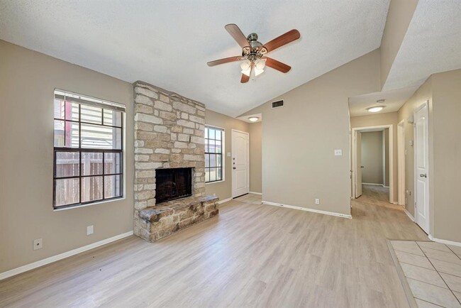 Building Photo - 12408 Deer Falls Dr
