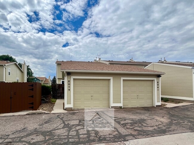 Building Photo - 8059 Lexington Park Dr