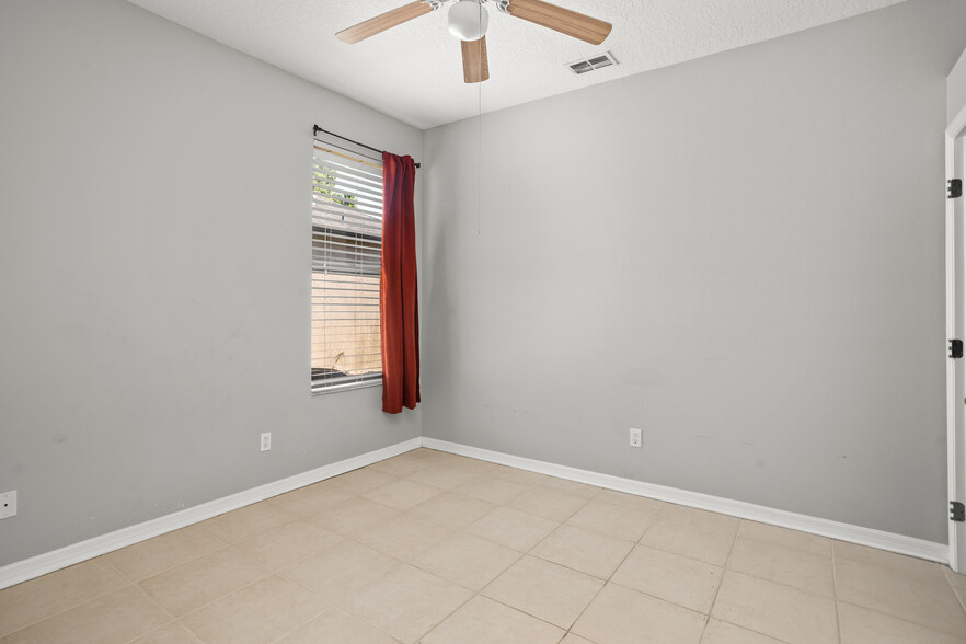 Building Photo - 2810 University Acres Dr