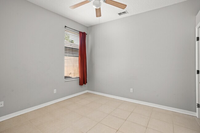 Building Photo - 2810 University Acres Dr