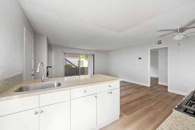 Building Photo - 1 Bedroom 1 Bath Apartment Close to South ...