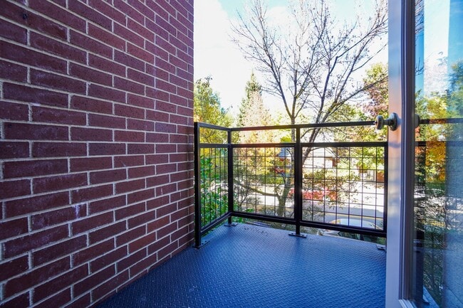 Building Photo - 412 S 13th St