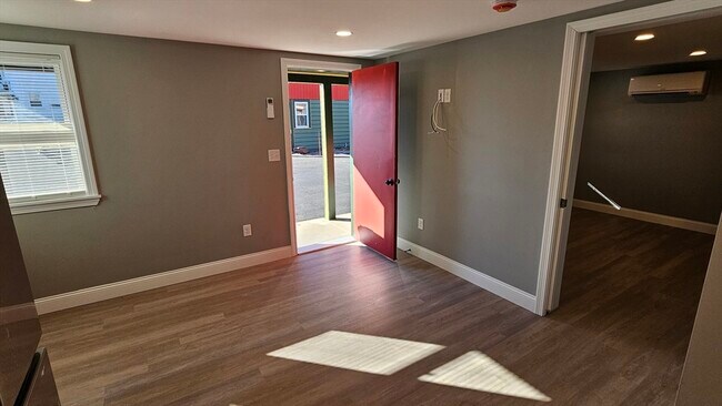 Building Photo - 825 Scenic Hwy