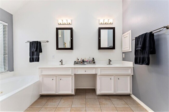 Building Photo - 21506 Willow Glade Dr