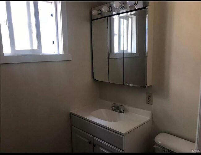 Building Photo - 64 Ontario St