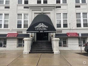 Building Photo - 450 7th St