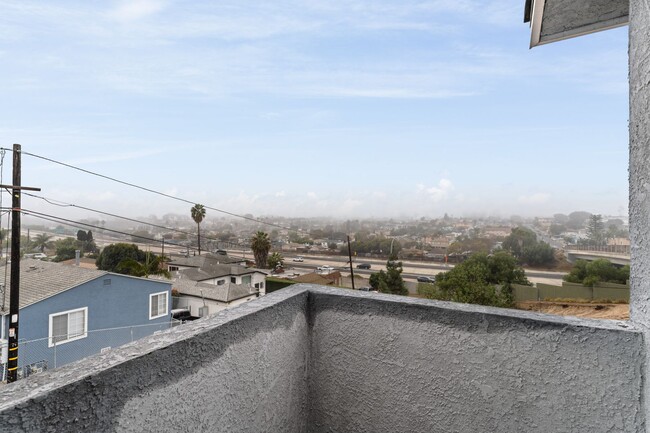 Building Photo - Stunning Remodeled 3-Bed, 3.5-Bath Home with Two Kitchens & Expansive Private Driveway in La Mesa!