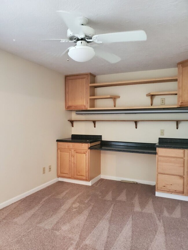 Building Photo - REDUCED RENT AND FREE MONTH OF RENT! South Salem Condo w/ Remodeled Kitchen, A/C & W/S/G Included!