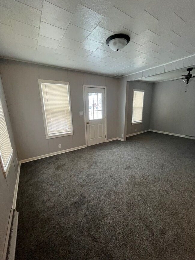 Building Photo - Single Family Home Available!