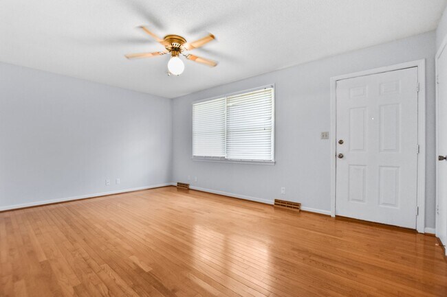 Building Photo - Pet Friendly Four Bedroom with Basement!