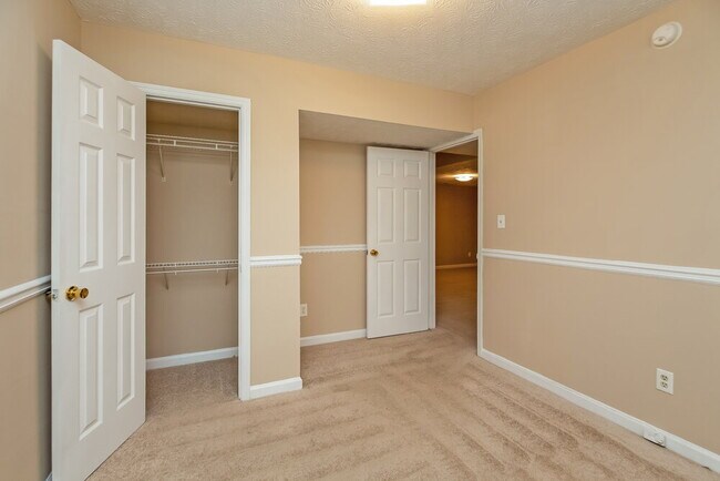 Building Photo - 5972 Nell Ln