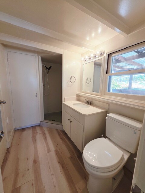 Building Photo - Move-in special: 50% off first month!  Pea...