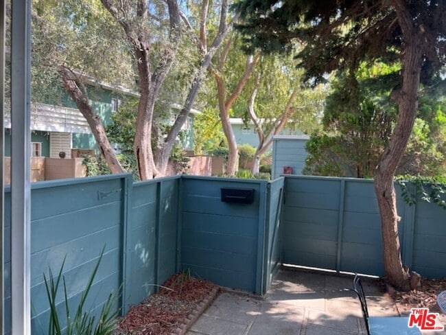 Building Photo - 5286 Village Green