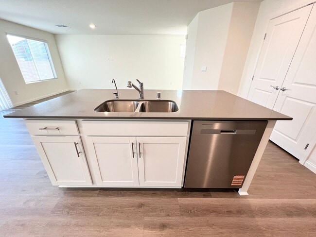 Building Photo - 2625 Dahlia Fls Ave