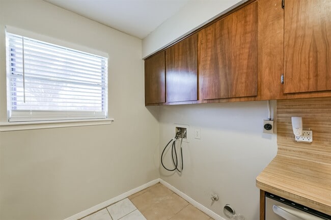 Building Photo - 4655 Orange Cir S