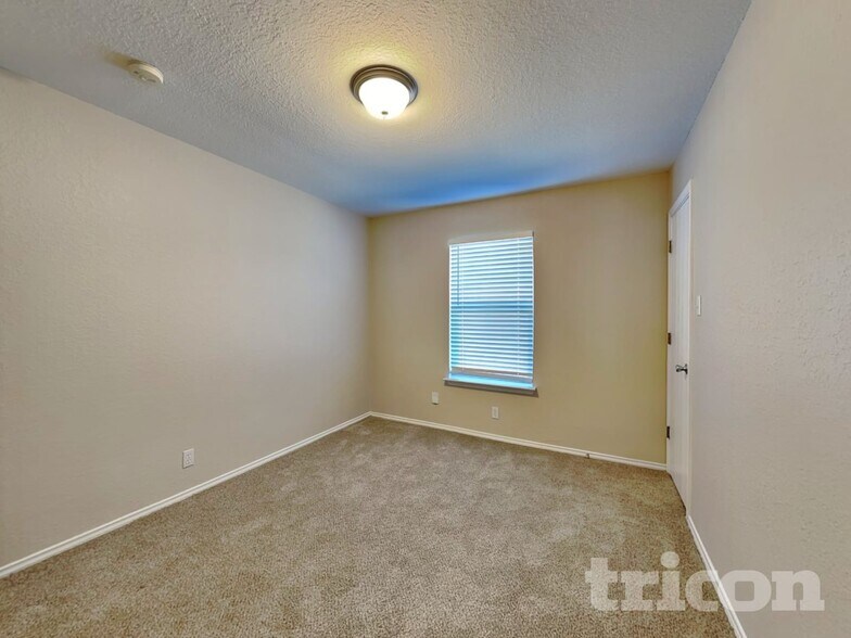 Building Photo - 9603 Kennebec Way