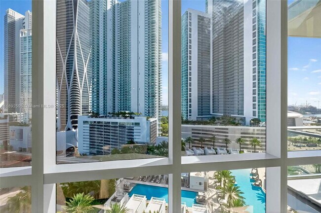 Building Photo - 851 NE 1st Ave