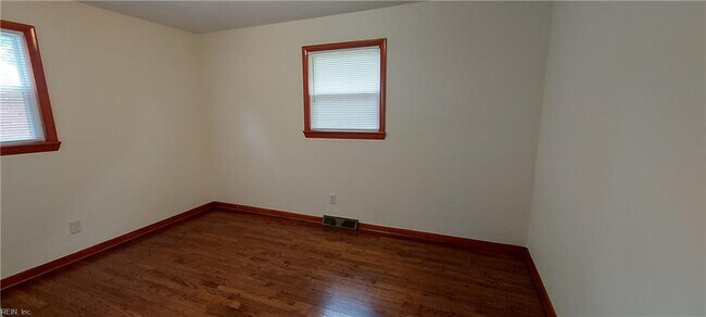 Building Photo - 216 Lindsey Ave